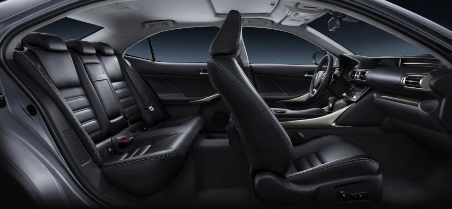  Lexus IS300h 2013 года  (фото 15 из 26)